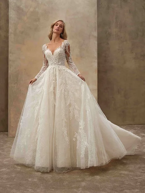 Булчинска рокля Style 1546 — А-силует — колекция Demetrios — дантела с мъниста, блестяща подплата | Арети София