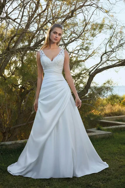 Булчинска рокля Style L1106 — А-силует — колекция Destination Romance — embroidered lace, сатен | Арети София